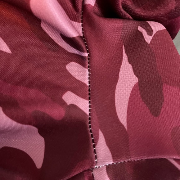 NFL Retired Print, Washington Redskins, Red Cammo, Size Medium - Picture 8 of 8